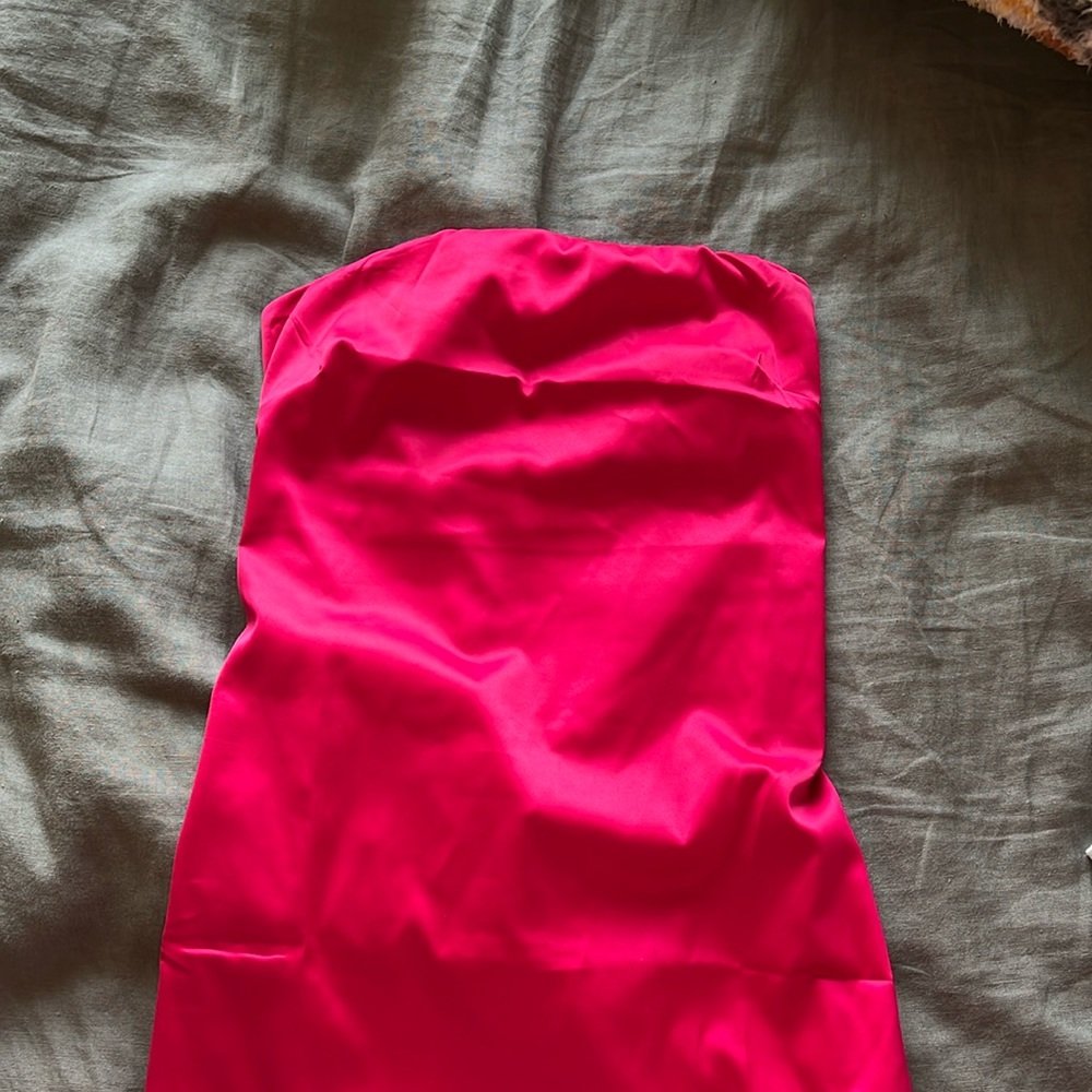 Satin strapless dress!!